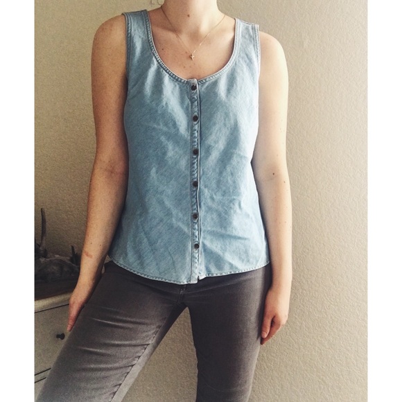 Liz Claiborne Tops - Liz Claiborne Chambray Button Tank